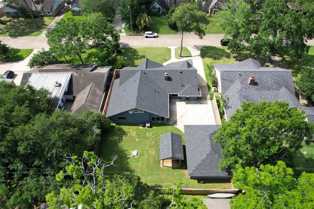 226 Driftwood Drive, Seabrook, TX 77586