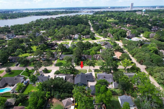 226 Driftwood Drive, Seabrook, TX 77586