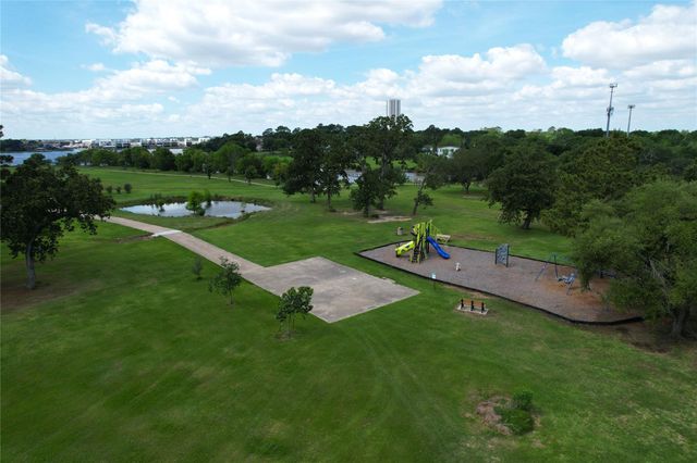 226 Driftwood Drive, Seabrook, TX 77586