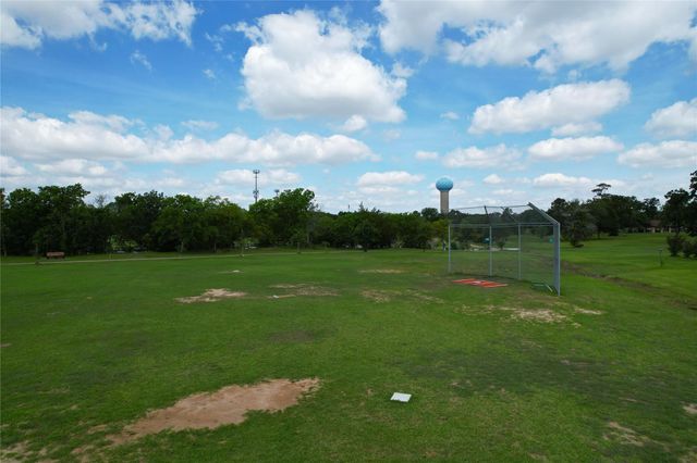 226 Driftwood Drive, Seabrook, TX 77586