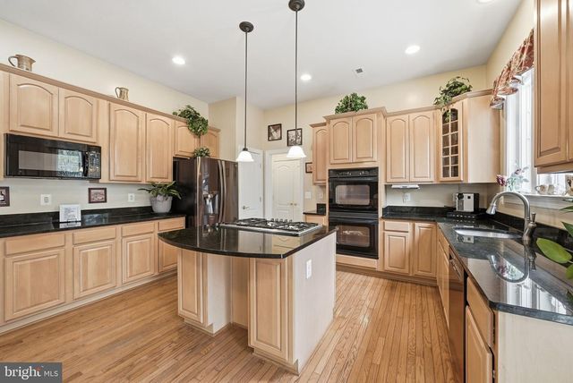 7820 ROSE GARDEN LN, Springfield, VA 22153