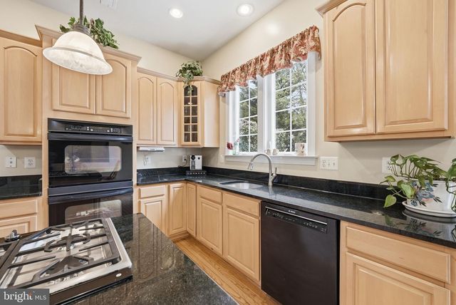 7820 ROSE GARDEN LN, Springfield, VA 22153