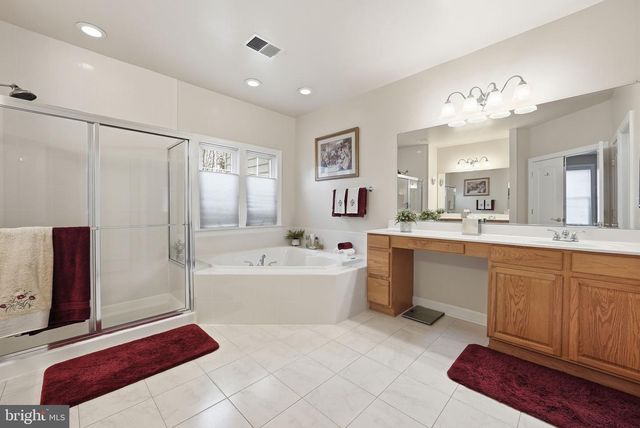 7820 ROSE GARDEN LN, Springfield, VA 22153