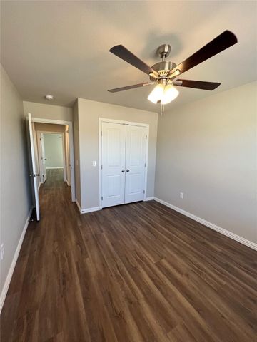 105 Midway Meadows Street, Pottsboro, TX 75076
