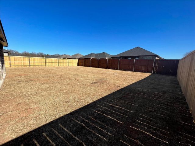 105 Midway Meadows Street, Pottsboro, TX 75076