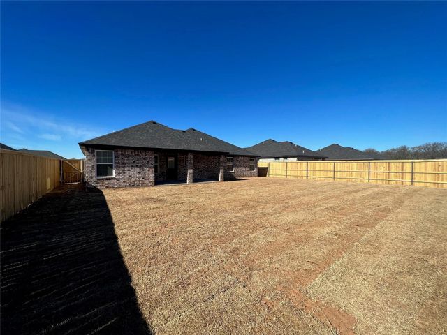 105 Midway Meadows Street, Pottsboro, TX 75076