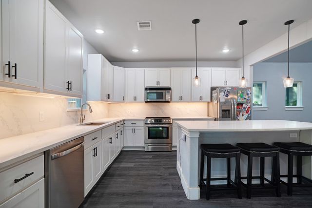 701 E Washington Street, Paris, TX 75460