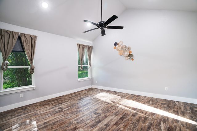 701 E Washington Street, Paris, TX 75460