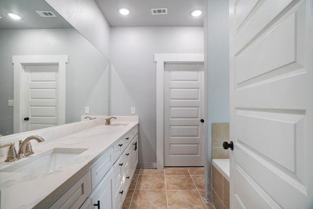 701 E Washington Street, Paris, TX 75460