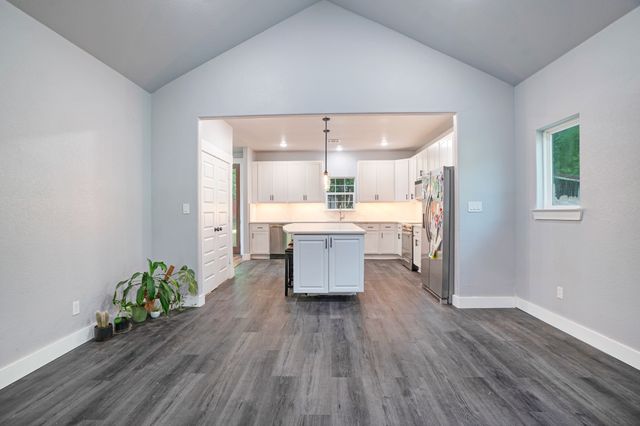 701 E Washington Street, Paris, TX 75460