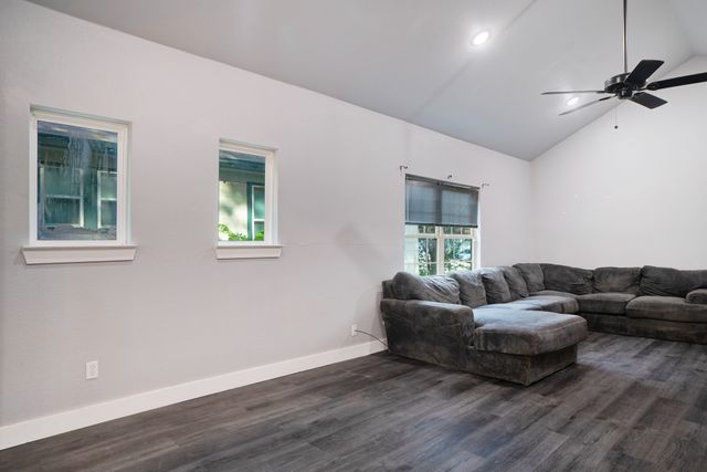 701 E Washington Street, Paris, TX 75460
