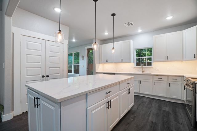 701 E Washington Street, Paris, TX 75460