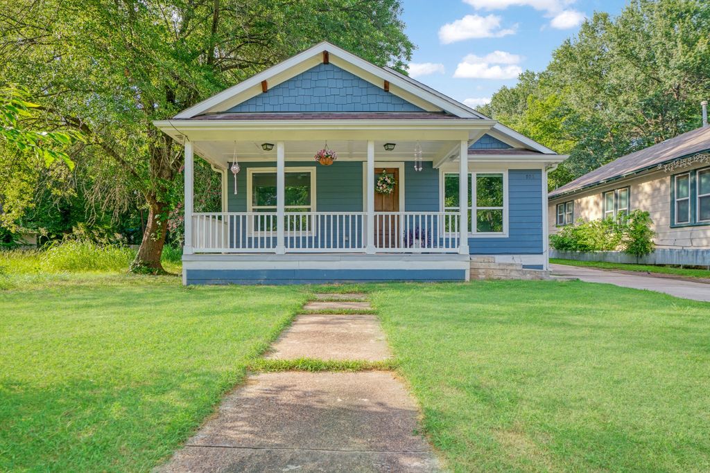 701 E Washington Street, Paris, TX 75460