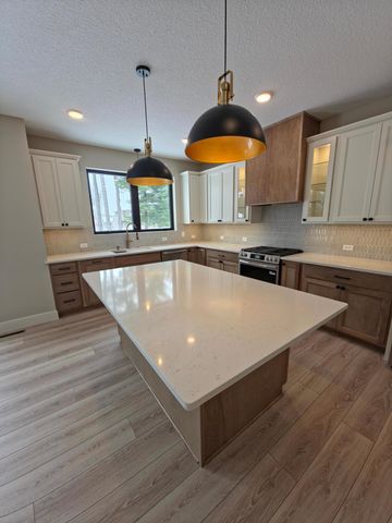 3611 Edgerton Street, Vadnais Heights, MN 55127