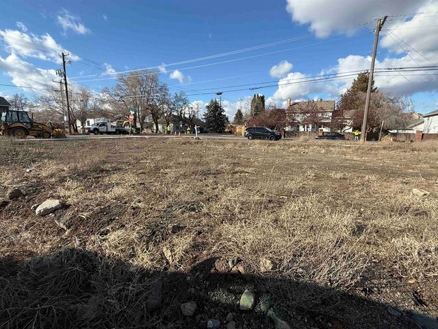 8616 W Panorama Dr, Spokane, WA 99208