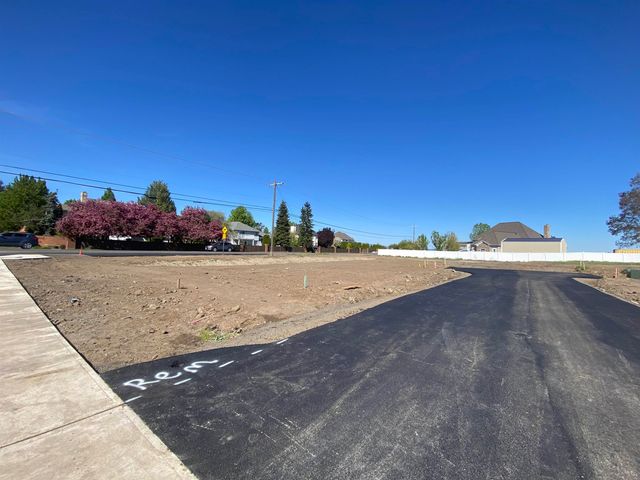 8616 W Panorama Dr, Spokane, WA 99208