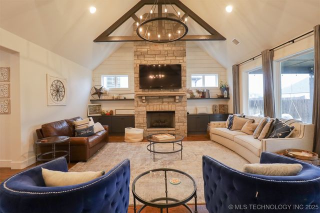 12811 S 5th Place, Jenks, OK 74037