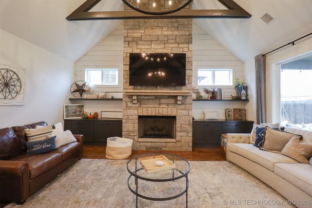 12811 S 5th Place, Jenks, OK 74037