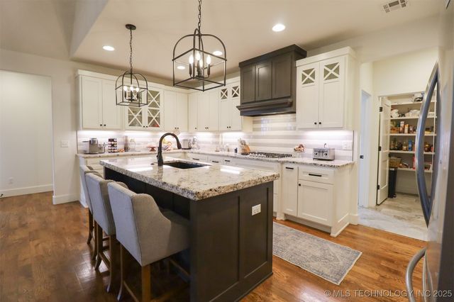 12811 S 5th Place, Jenks, OK 74037