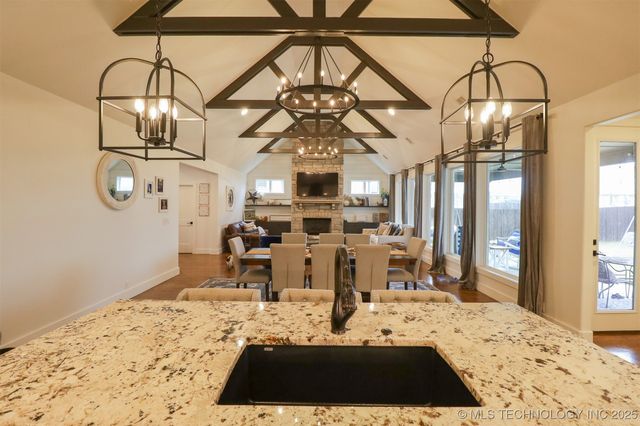 12811 S 5th Place, Jenks, OK 74037