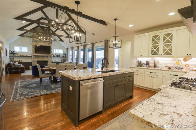 12811 S 5th Place, Jenks, OK 74037