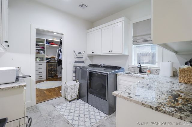 12811 S 5th Place, Jenks, OK 74037