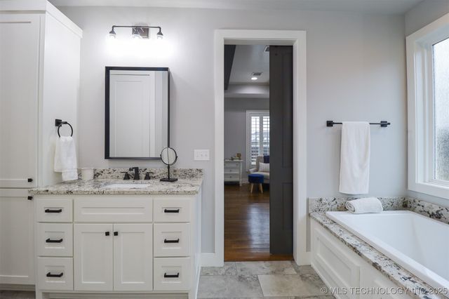 12811 S 5th Place, Jenks, OK 74037