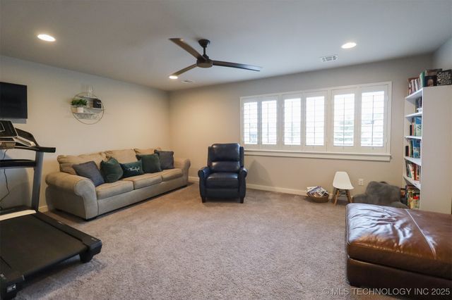 12811 S 5th Place, Jenks, OK 74037