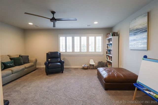 12811 S 5th Place, Jenks, OK 74037