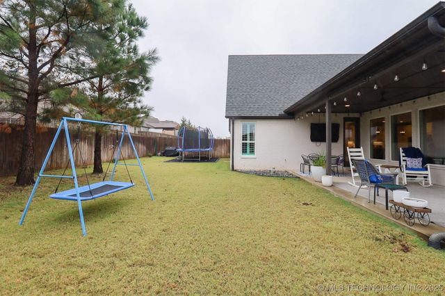 12811 S 5th Place, Jenks, OK 74037
