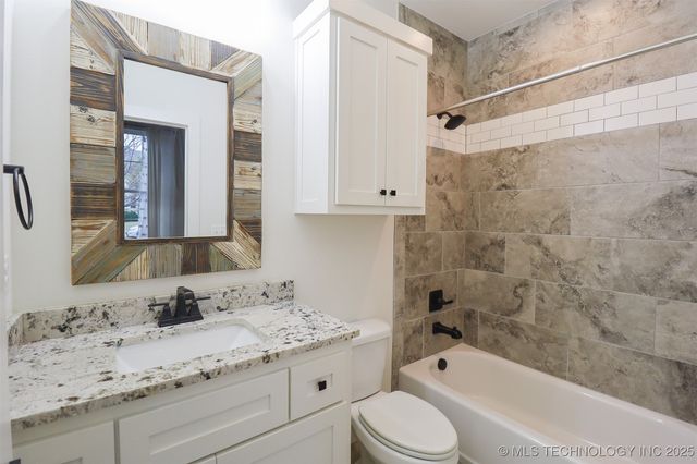 12811 S 5th Place, Jenks, OK 74037