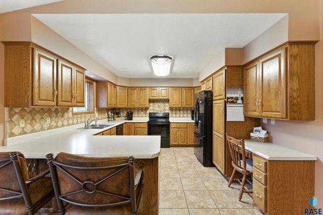 46946 274th St Street, Lennox, SD 57039