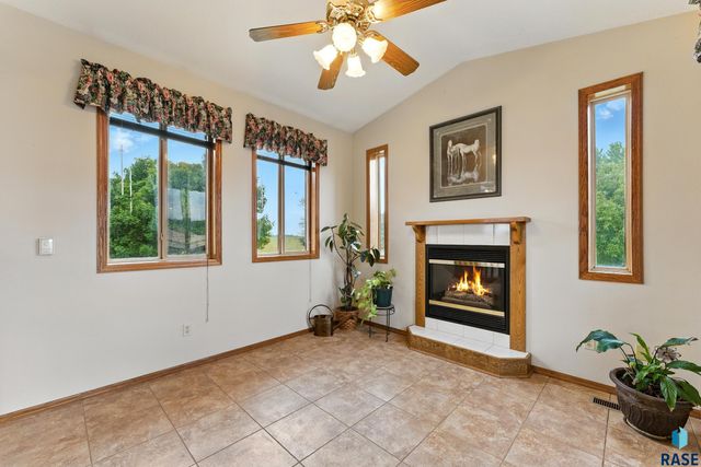 46946 274th St Street, Lennox, SD 57039