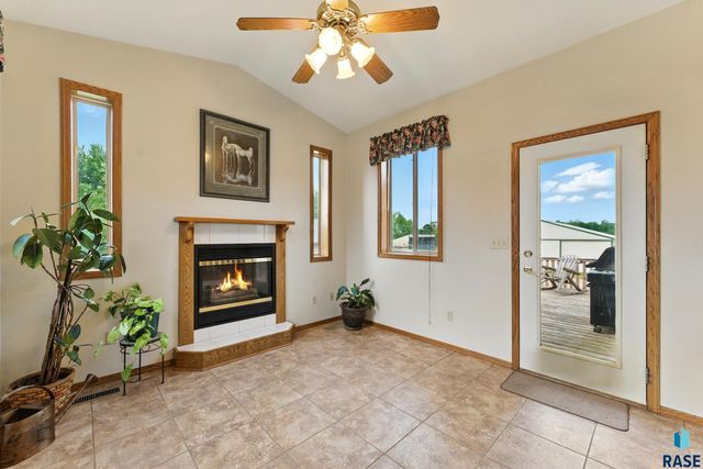 46946 274th St Street, Lennox, SD 57039