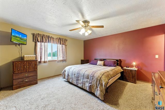 46946 274th St Street, Lennox, SD 57039