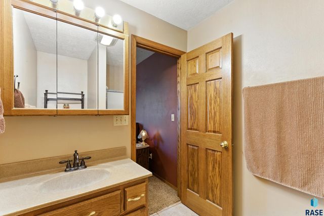 46946 274th St Street, Lennox, SD 57039