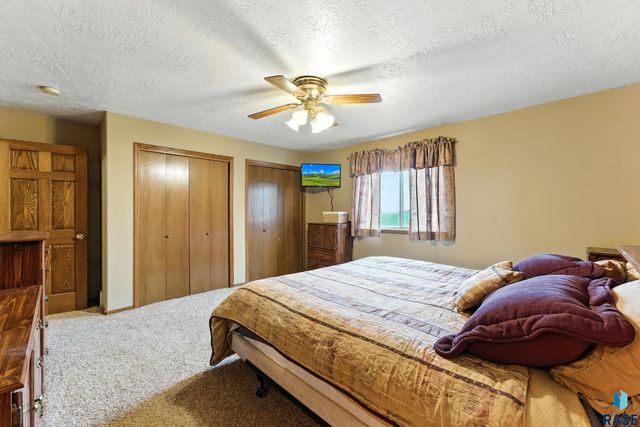 46946 274th St Street, Lennox, SD 57039