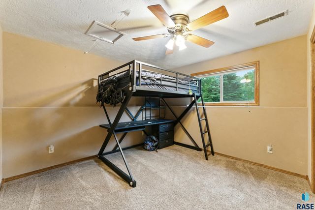 46946 274th St Street, Lennox, SD 57039