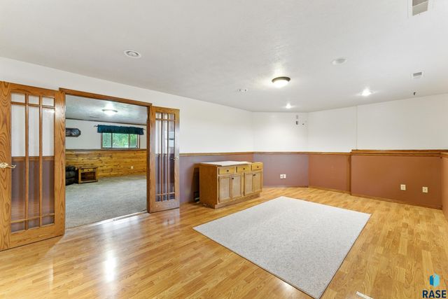 46946 274th St Street, Lennox, SD 57039