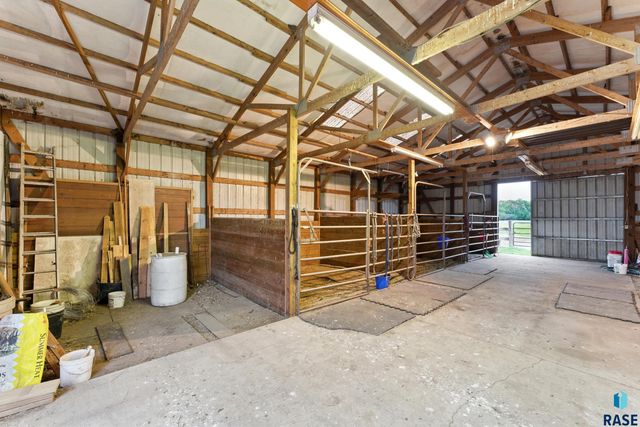 46946 274th St Street, Lennox, SD 57039