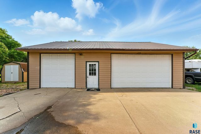 46946 274th St Street, Lennox, SD 57039