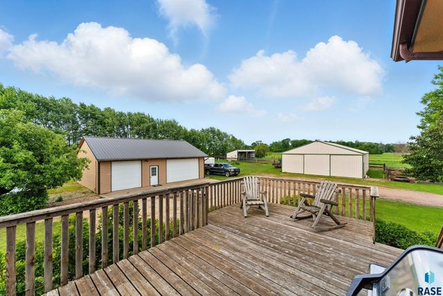 46946 274th St Street, Lennox, SD 57039