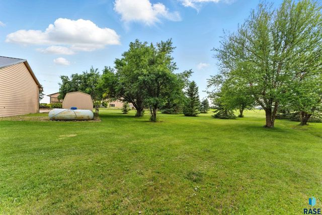 46946 274th St Street, Lennox, SD 57039