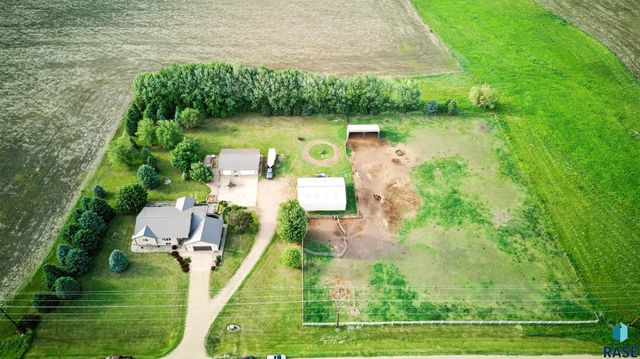 46946 274th St Street, Lennox, SD 57039
