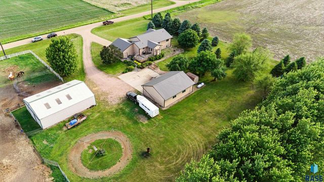 46946 274th St Street, Lennox, SD 57039