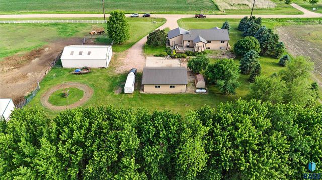 46946 274th St Street, Lennox, SD 57039