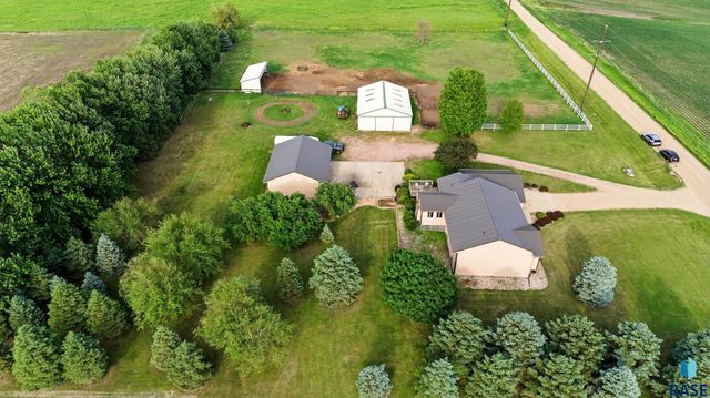 46946 274th St Street, Lennox, SD 57039