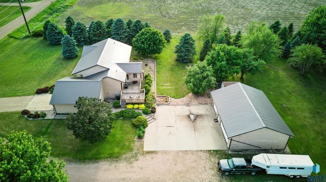 46946 274th St Street, Lennox, SD 57039