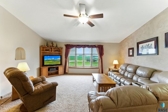 46946 274th St Street, Lennox, SD 57039