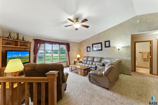 46946 274th St Street, Lennox, SD 57039